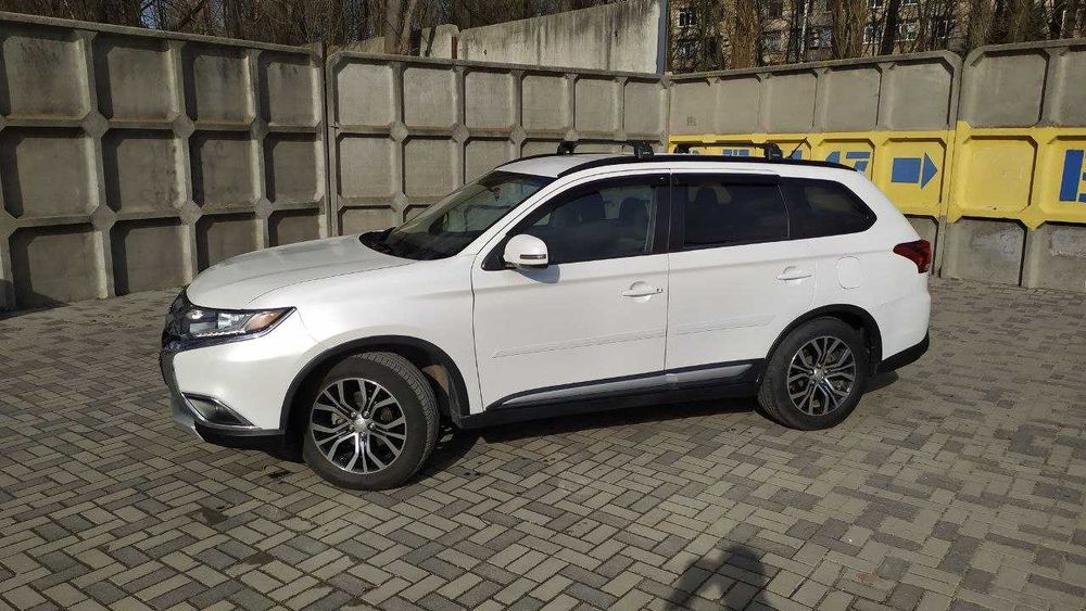 Продам Mitsubishi Outlander 2016 2.4 7 мест