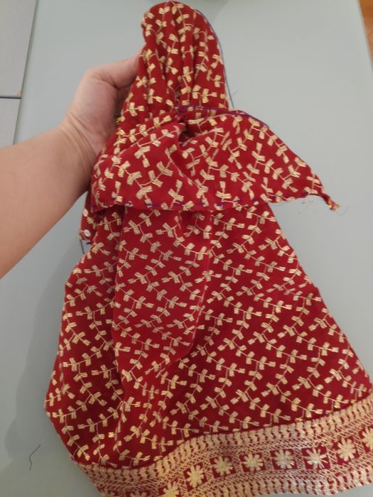 Boneca/ Marionete da Índia, com roupas bordadas