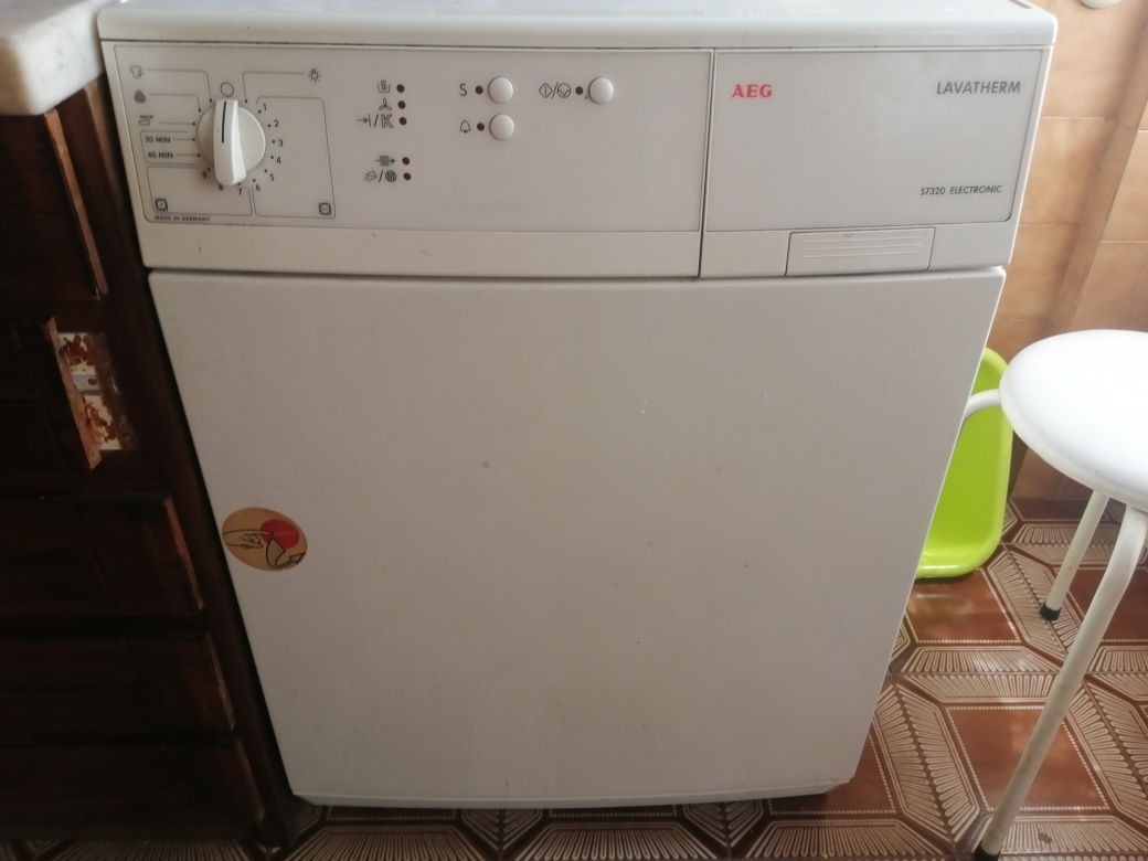 Máquina de secar roupa AEG 57320 electronic