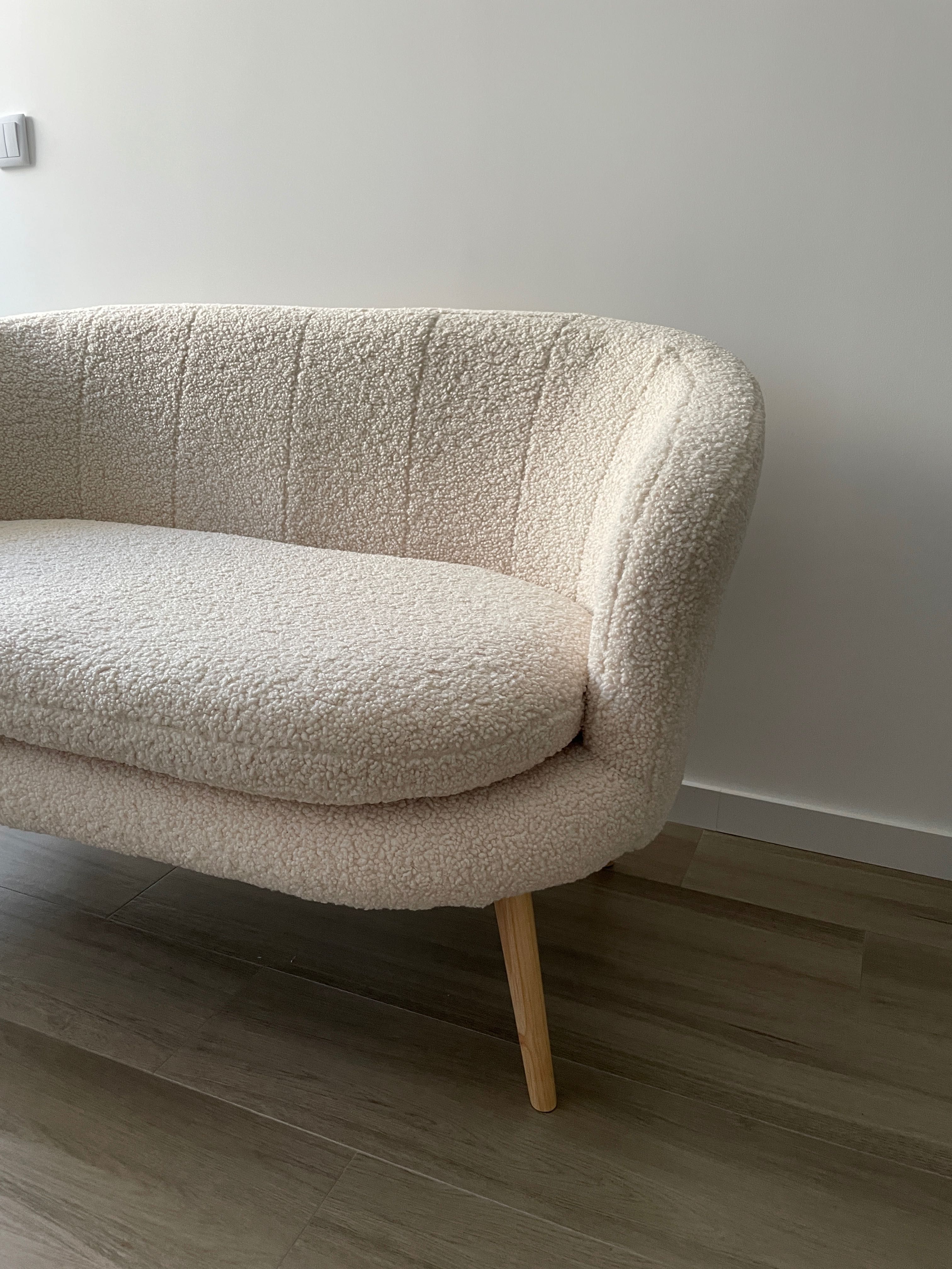 Sofá teddy branco de 2,5 lugares como novo