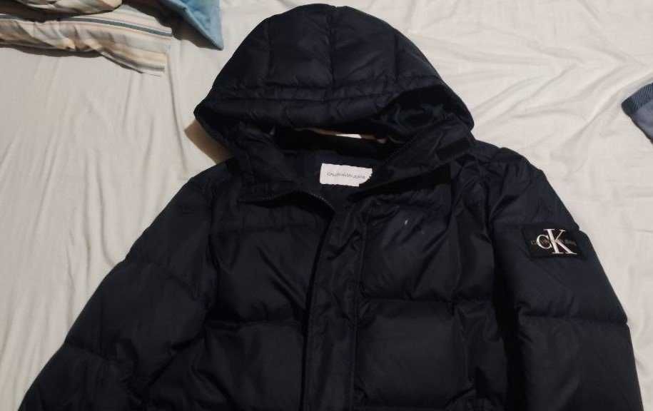 Casaco Calvin Klein Tamanho XL (Veste como L) NOVO