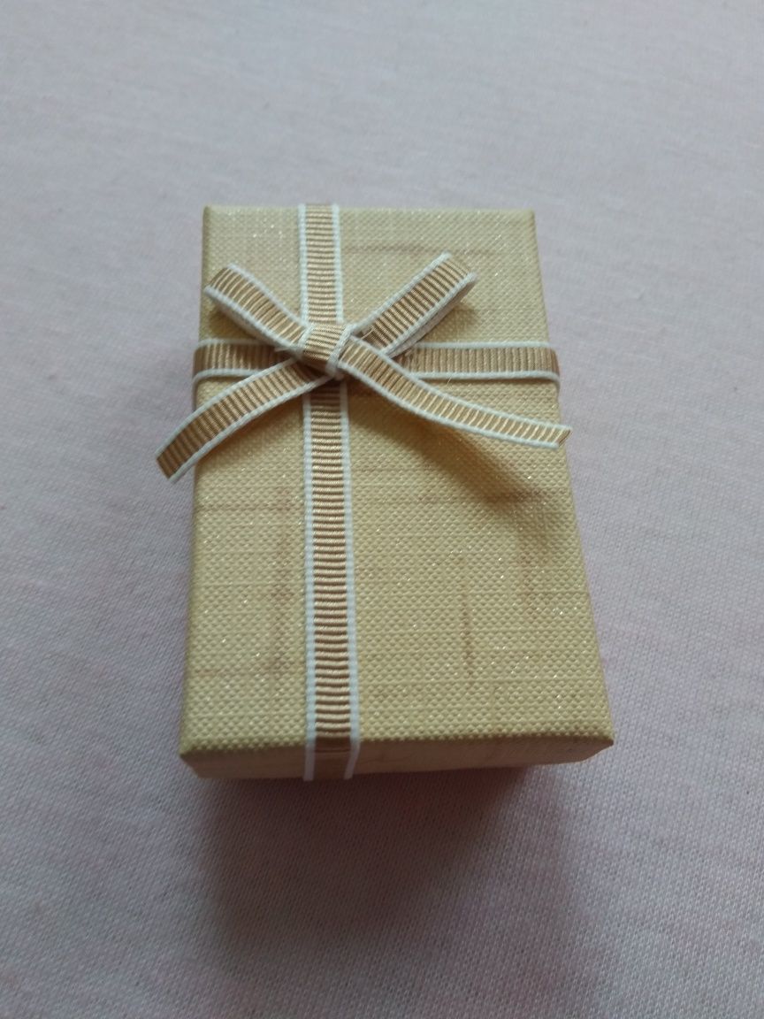 Naszyjnik białe złoto 18KRGP + pudełeczko prezentowe