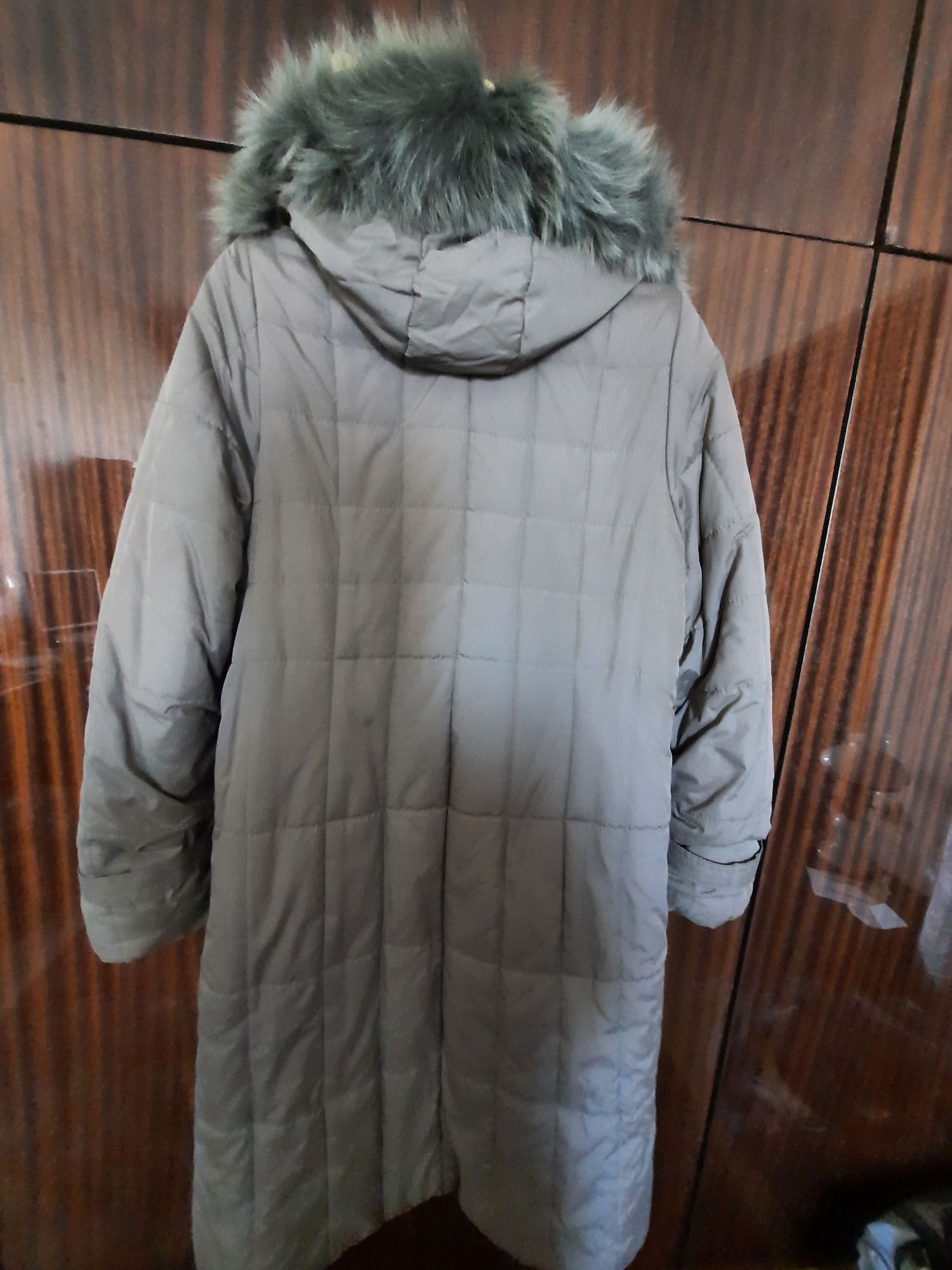 Пальто зимнее женское с капюшоном 50 р.