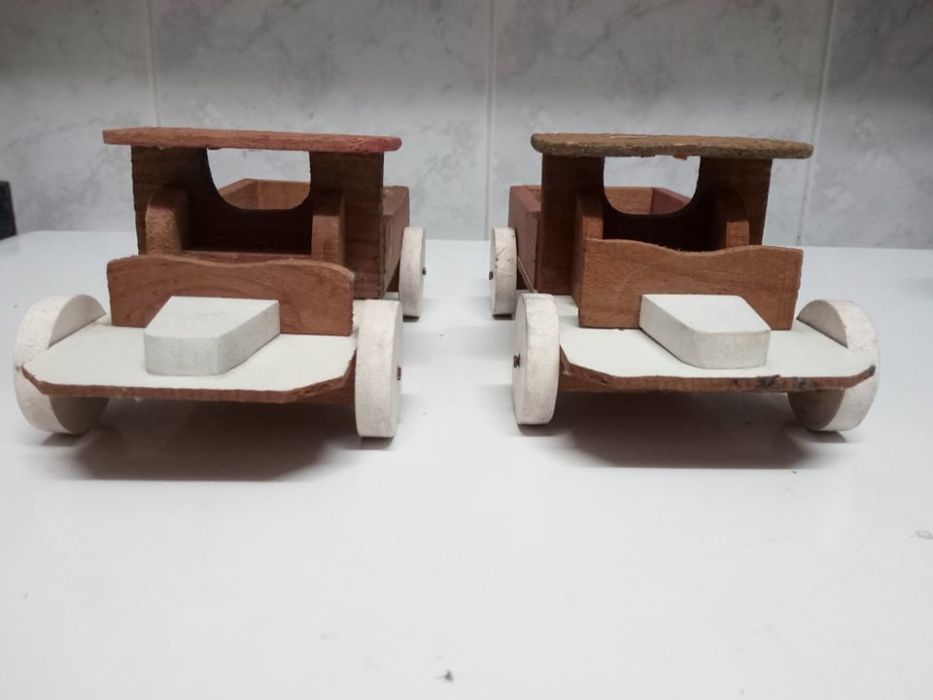 Miniaturas - Carros de Madeira