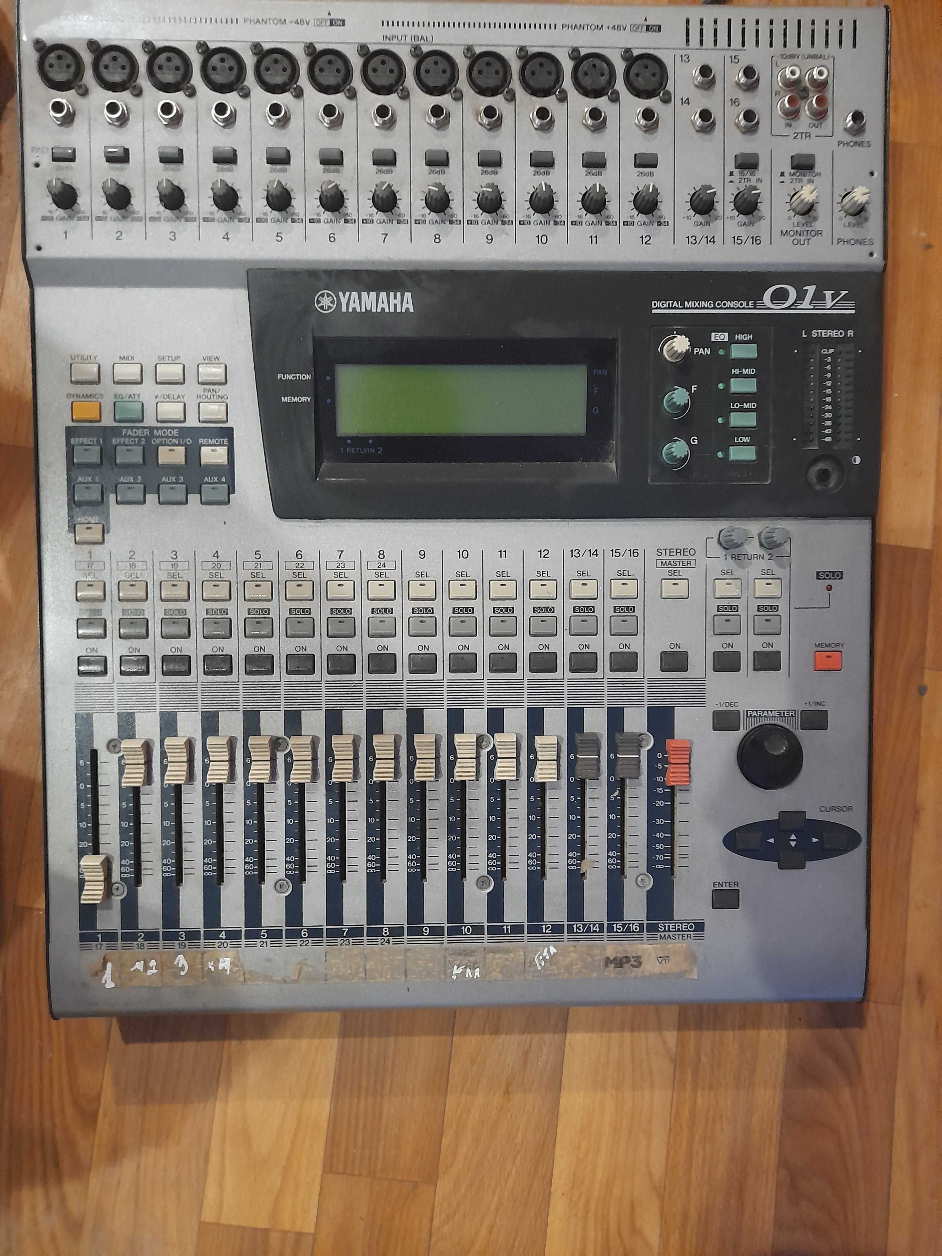 цифровий мікшер Yamaha 01V