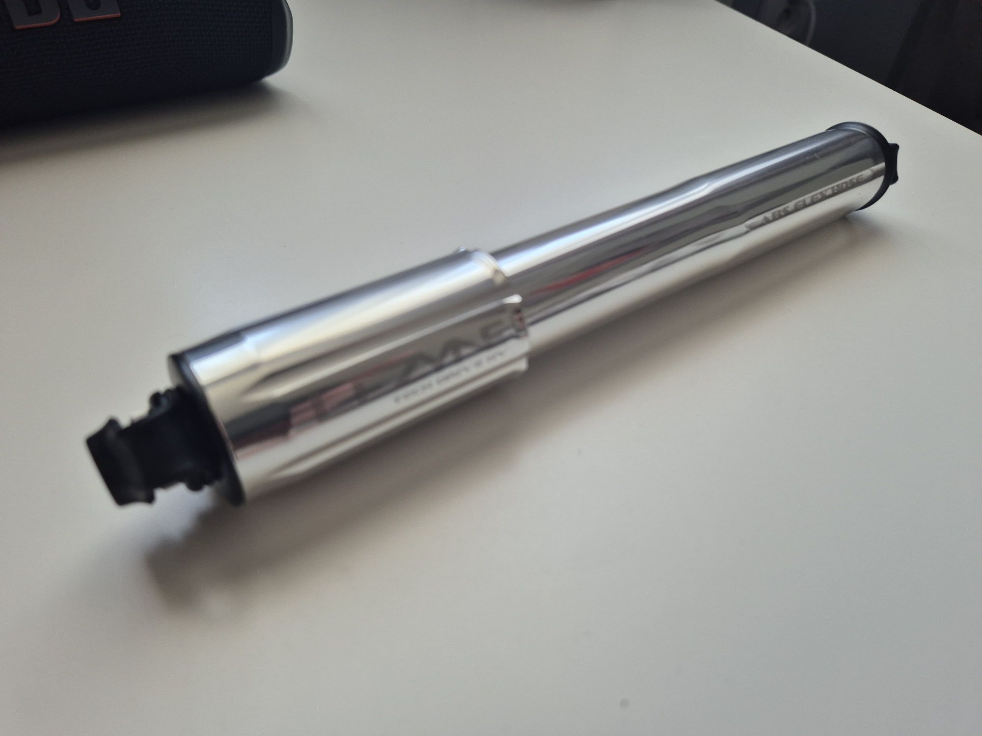 Pompka rowerowa lezyne tech drive srebrna nowa