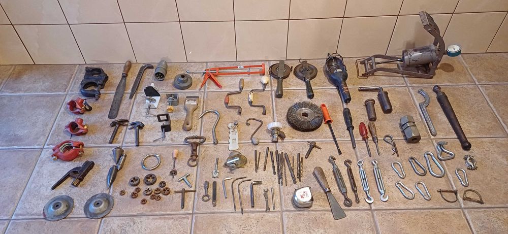 Podnośniki, siekiery ,młotki ,klucze cęgi,gwintownice,kleszcze,nożyce