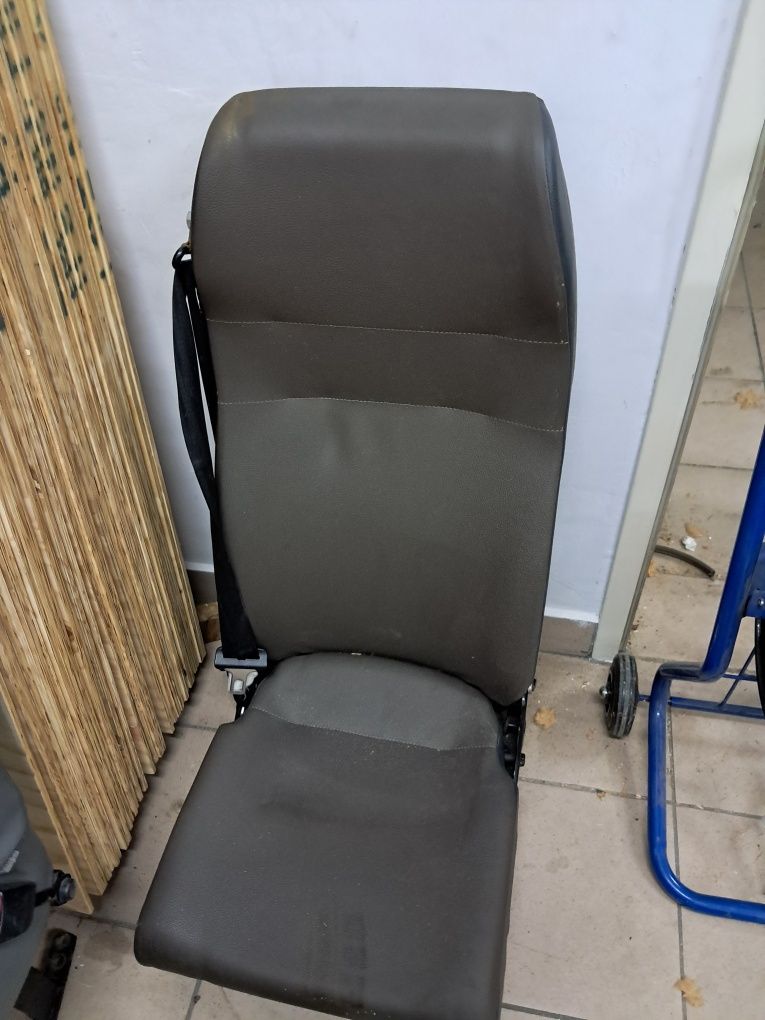Sprzedam siedzenia , bus,kamper  2i 3 rząd