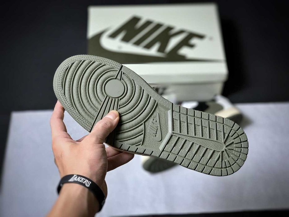 Jordan 1 low Travis Scott "Olive"