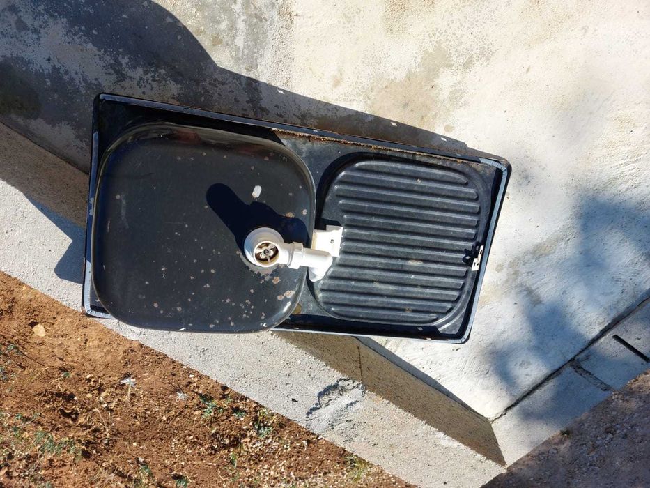 Pias de cozinha ( 1 branca 1 prateada)