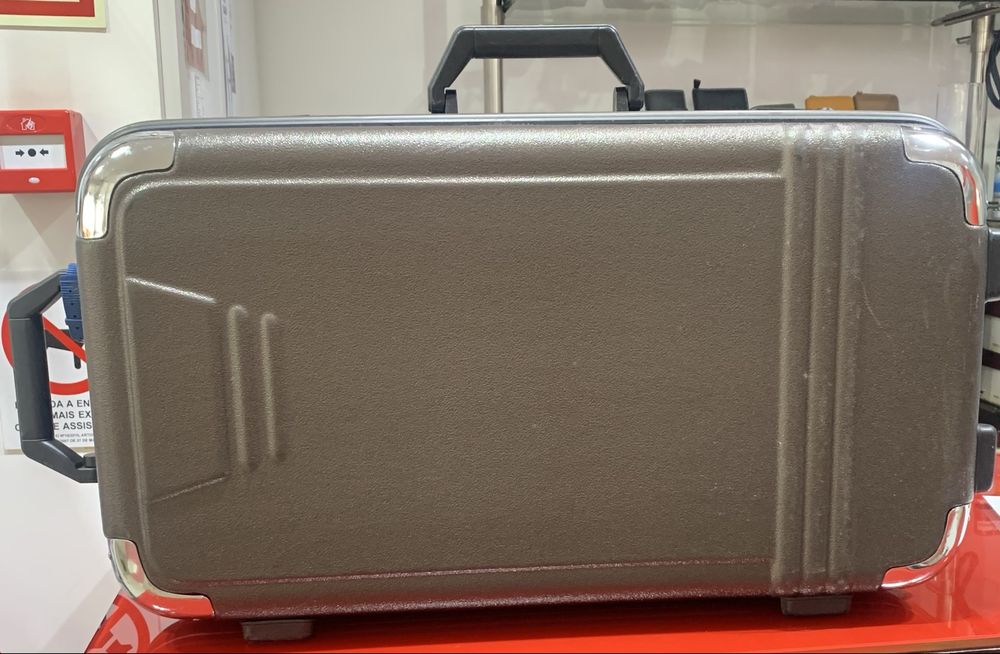 Mala para transportar sapatos com divisórias reguláveis