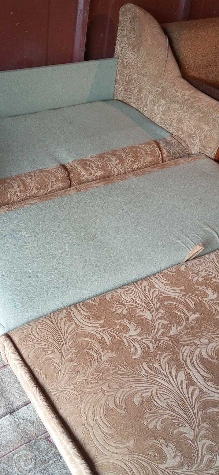 Продам диван 2 штуки, кресло раскладное. . Доставка.