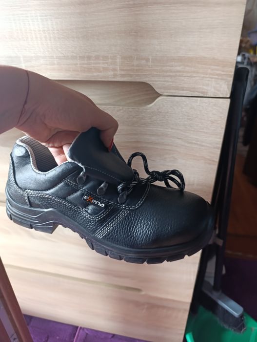 Рабочие полуботинки 40 размер , новые