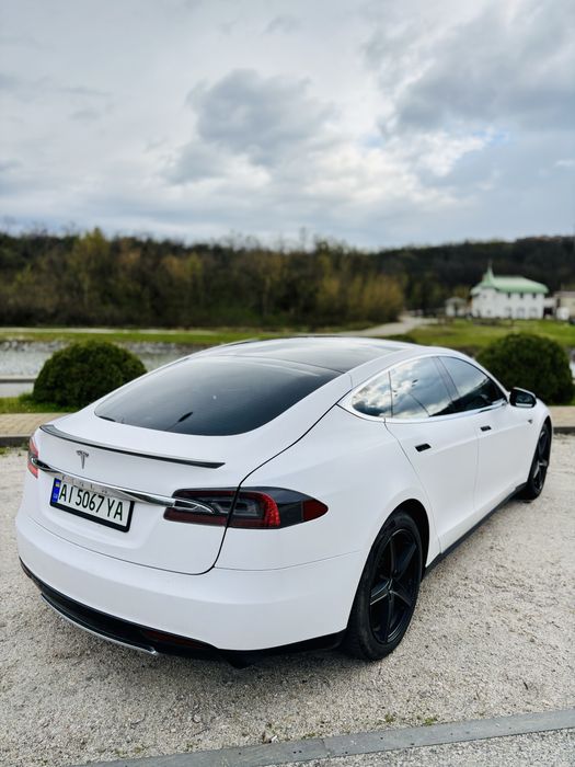 Tesla model S P85 2013р