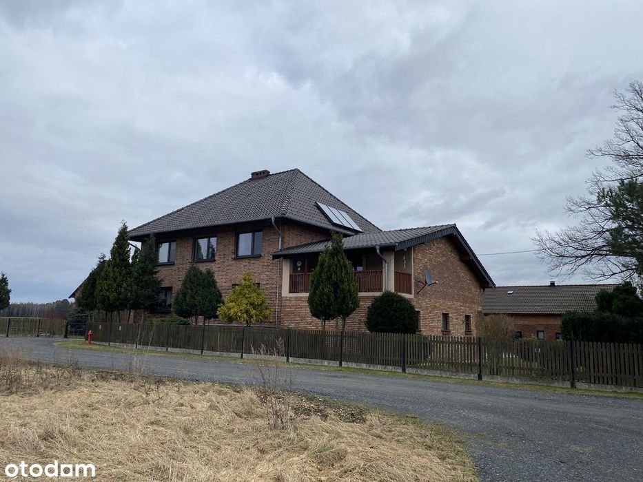 Piękny dom z siedliskiem nad rzeką Liswartą - garaż, stodoła, chlewnia