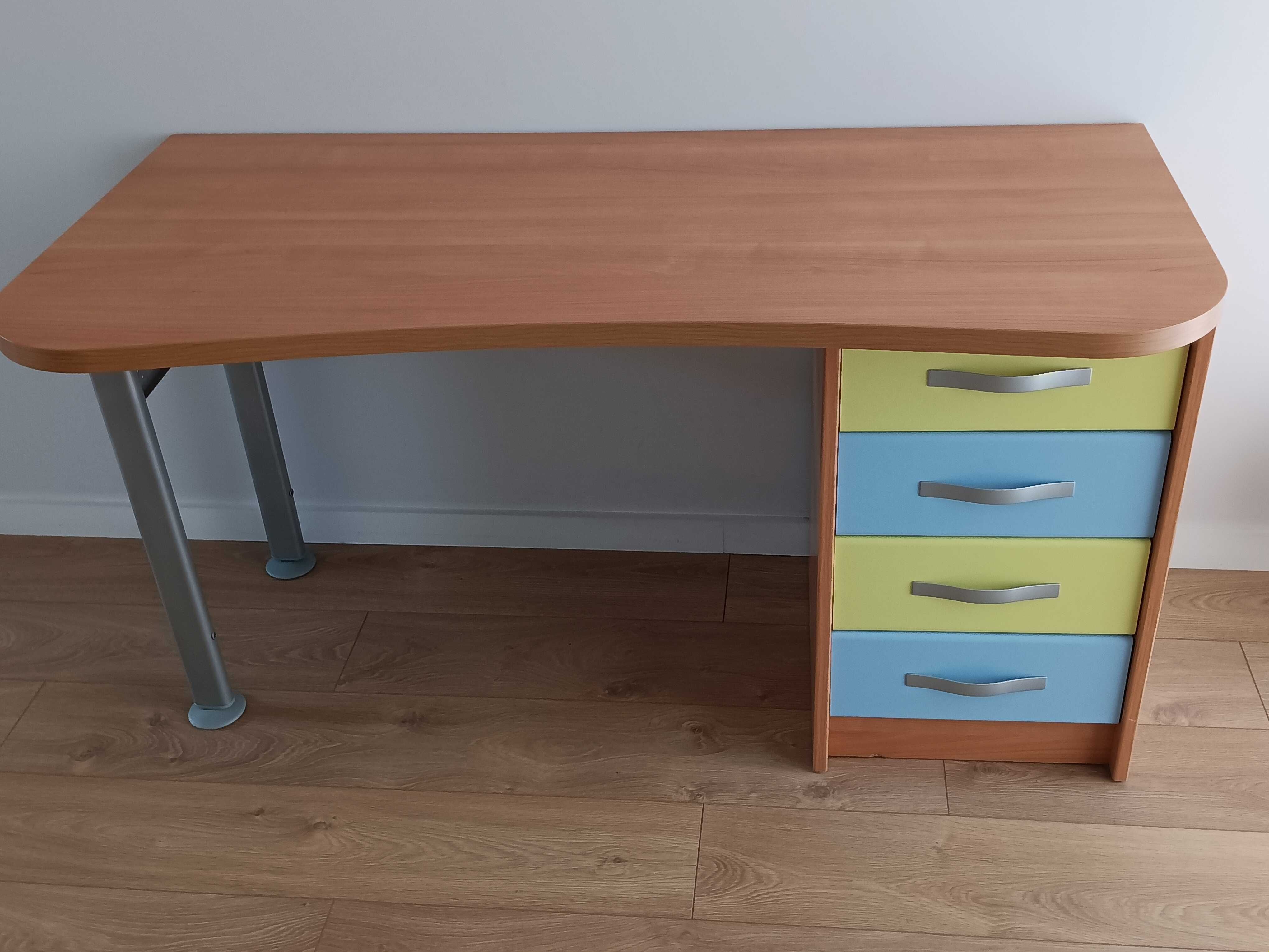 Vendo quarto de criança/adolescente /jovem (cama, cómoda e secretária)