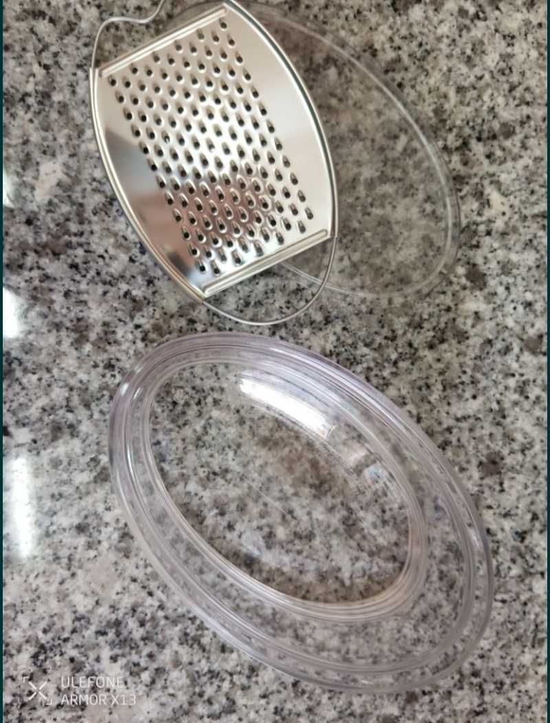 Ralador de queijo marca Dobum