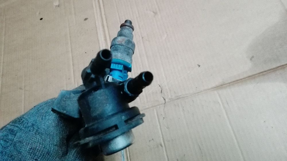 Listwa Wtryskowa+wtryski Vw Golf 3 1,6 8 V Komplet