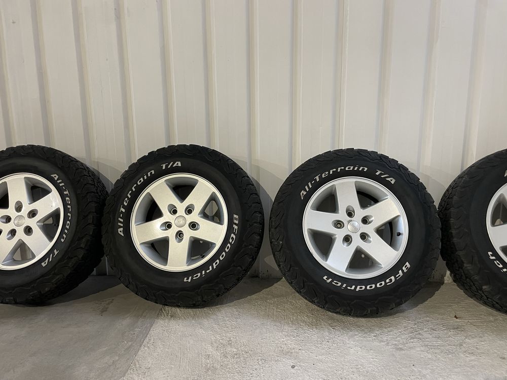 Jantes jeep com pneus Bf