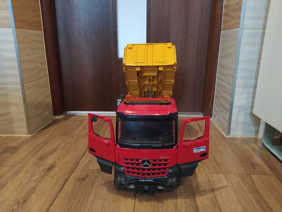 BRUDER auto Mercedes Benz Actros. Wywrotka ciężarówka