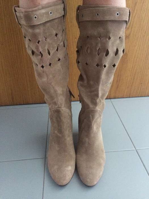 Botas cano alto bejes NOVAS!!! (tam 37)