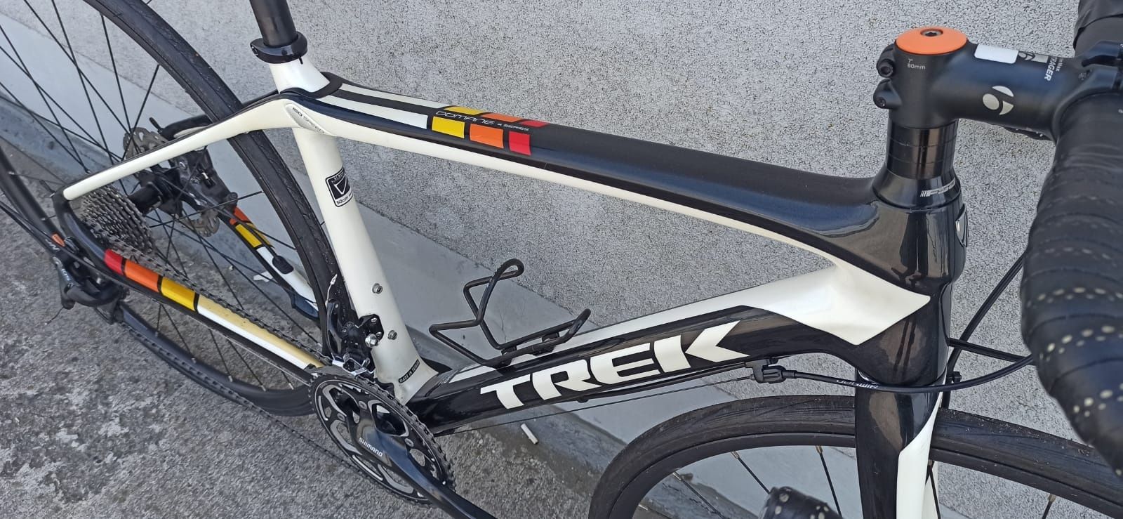 TREK DOMANE 4.3 DISC, Shimano 105(hydraulika/sztywna oś),Rozmiar 50/XS
