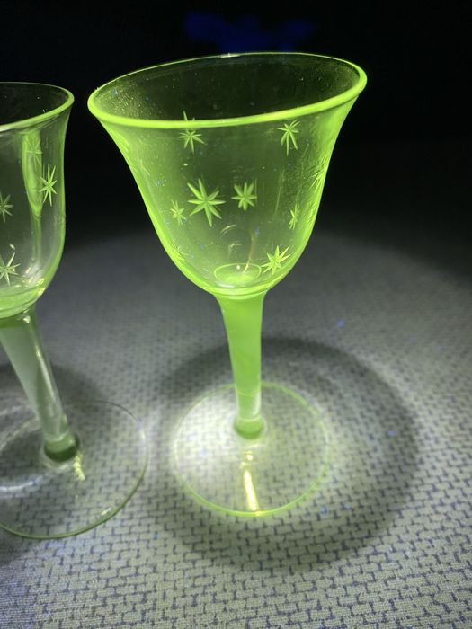 Stare 2x szkło uranowe kieliszki N