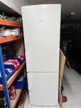 Frigorifico combinado Bosch usado a funcionar, preço é para desocupar.