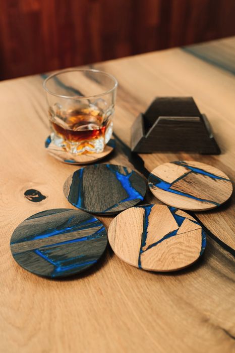 Підставки з мореного дуба та смоли – подарунок, який вражає