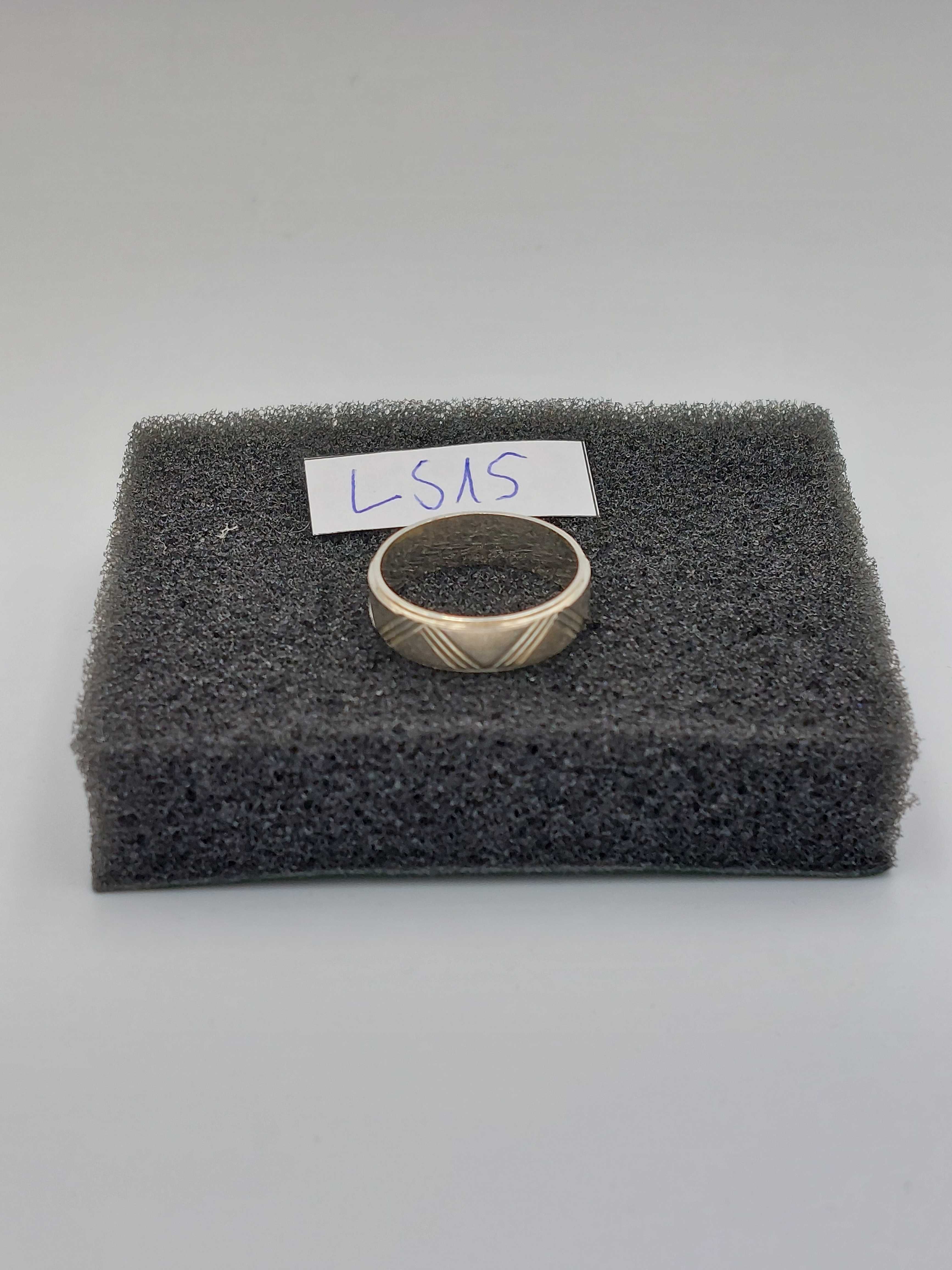 Srebrny pierścionek 925 LS15