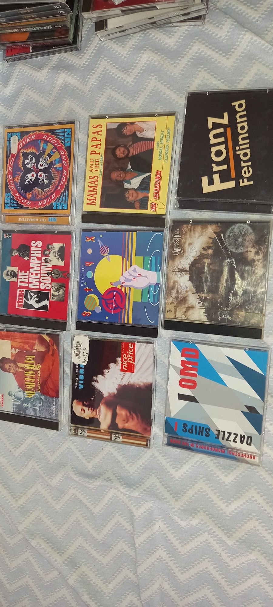 Vários cd's e vários tipos de música