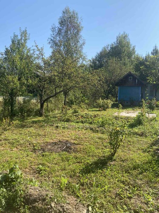 Продаж дачний будинок і прилегла земля