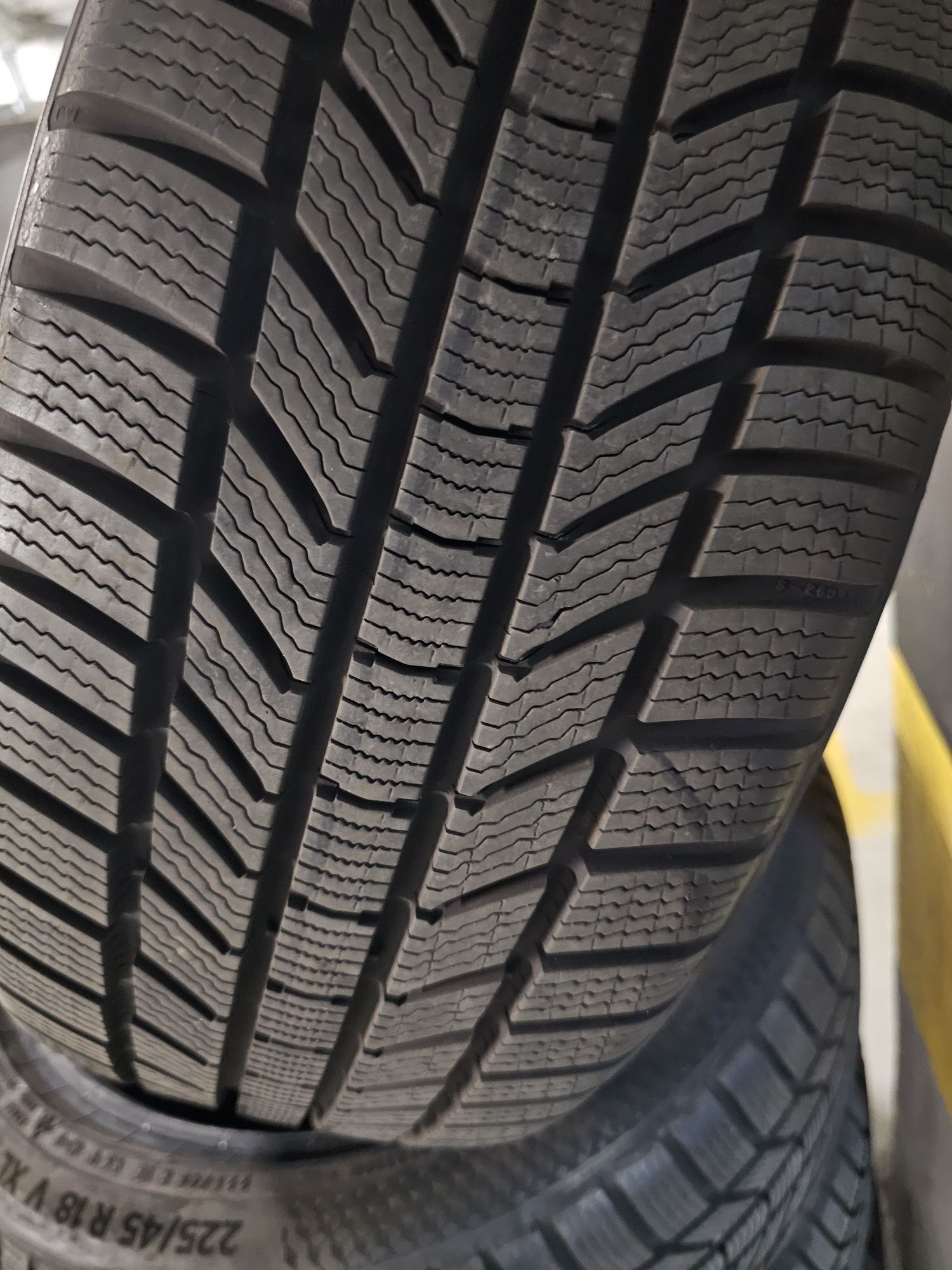 Continental ts 870P 225x45×18 bieżnik 7.8-8mm 2024