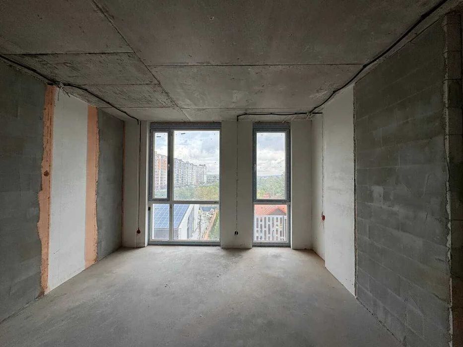 Простора трикімнатна в ЖК "Шоколад" !