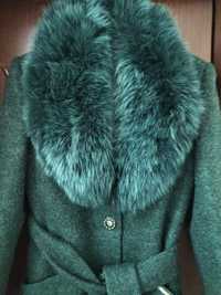 Шикарное пальто на зиму изумрудный цвет