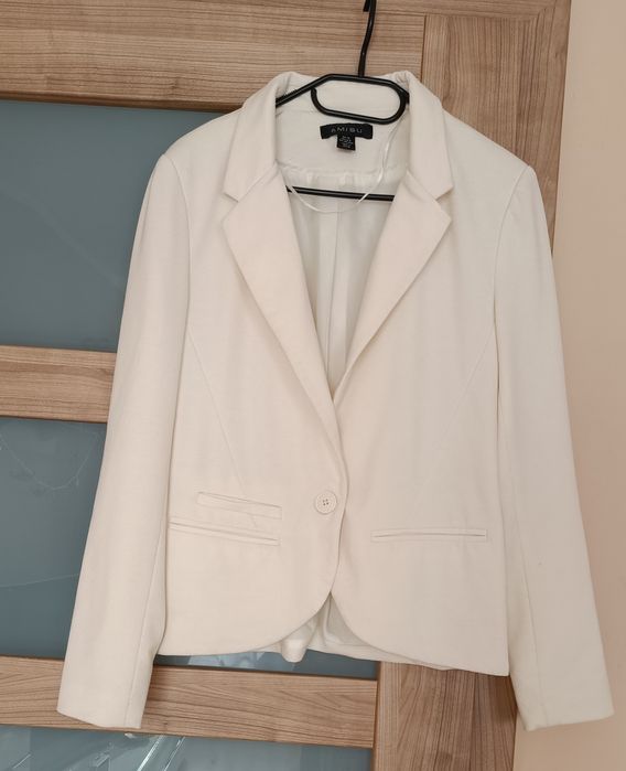 Damska biała marynarka żakiet
