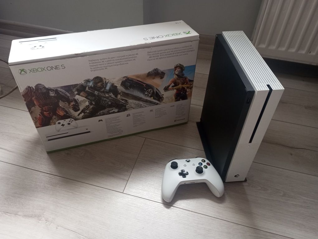 Xbox one S w bardzo dobrym stanie