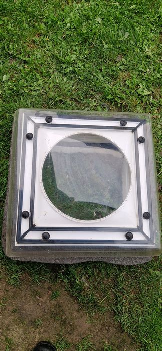 Świetlik dachowy velux 50x50