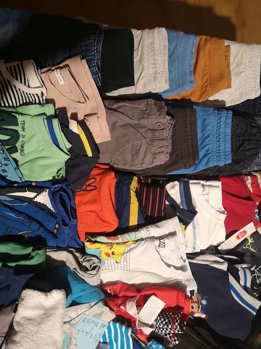 Paka ubranek dla chłopca w rozmiarze 92-110,łącznie 83 sztuki