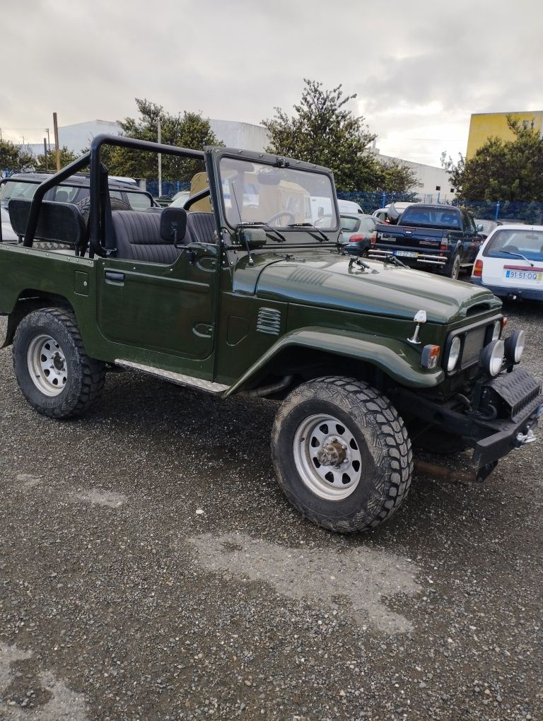 Toyota Land Cruiser BJ40 7 lugares