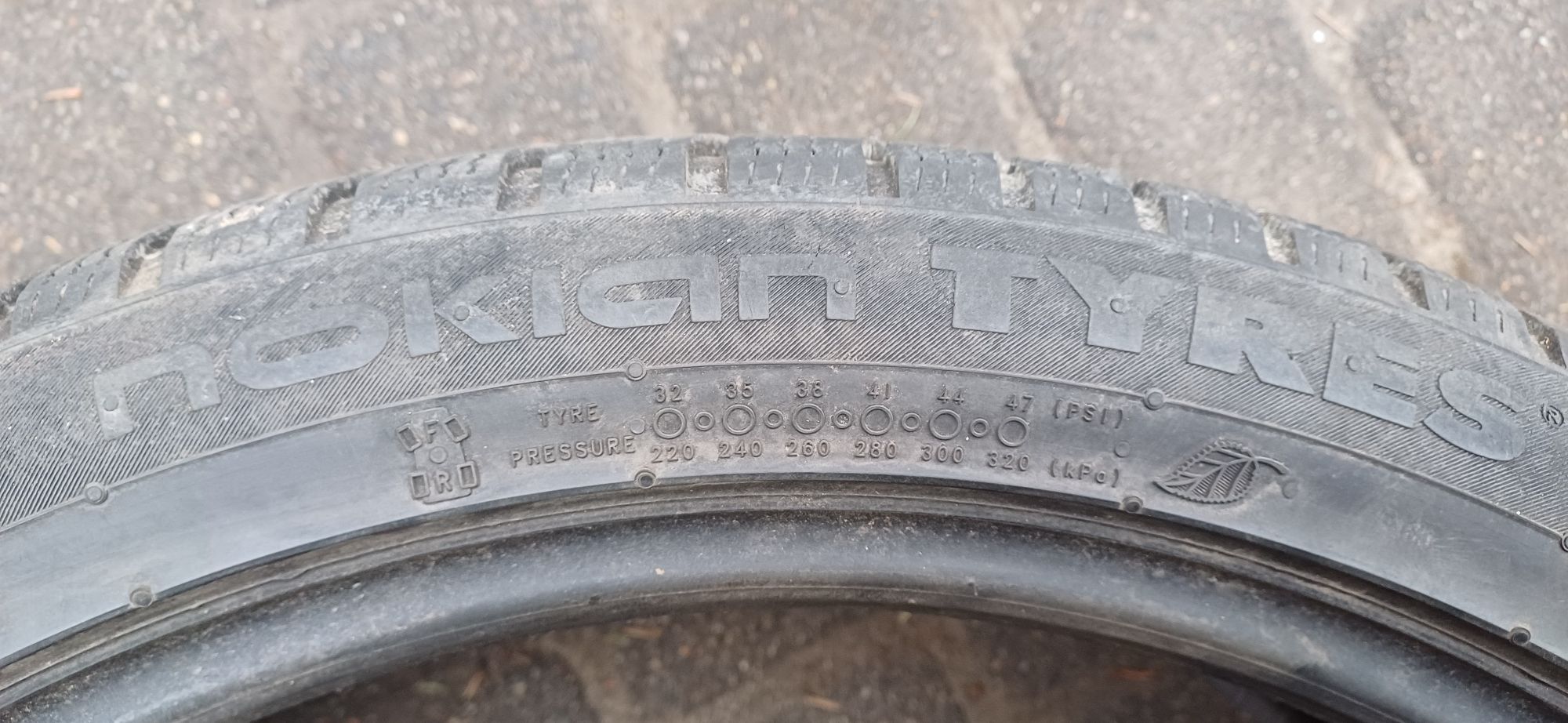 NOKIAN 245/40R20 99W , pojedyńcza opona zimowa.