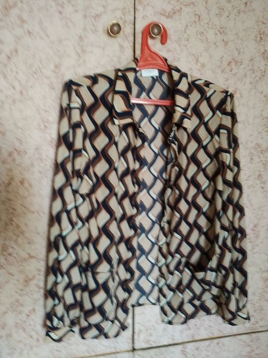 Женские блузки и платья