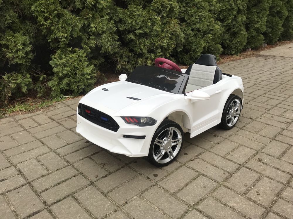 Ford Mustang dla dziecka z pilotem jak nowy