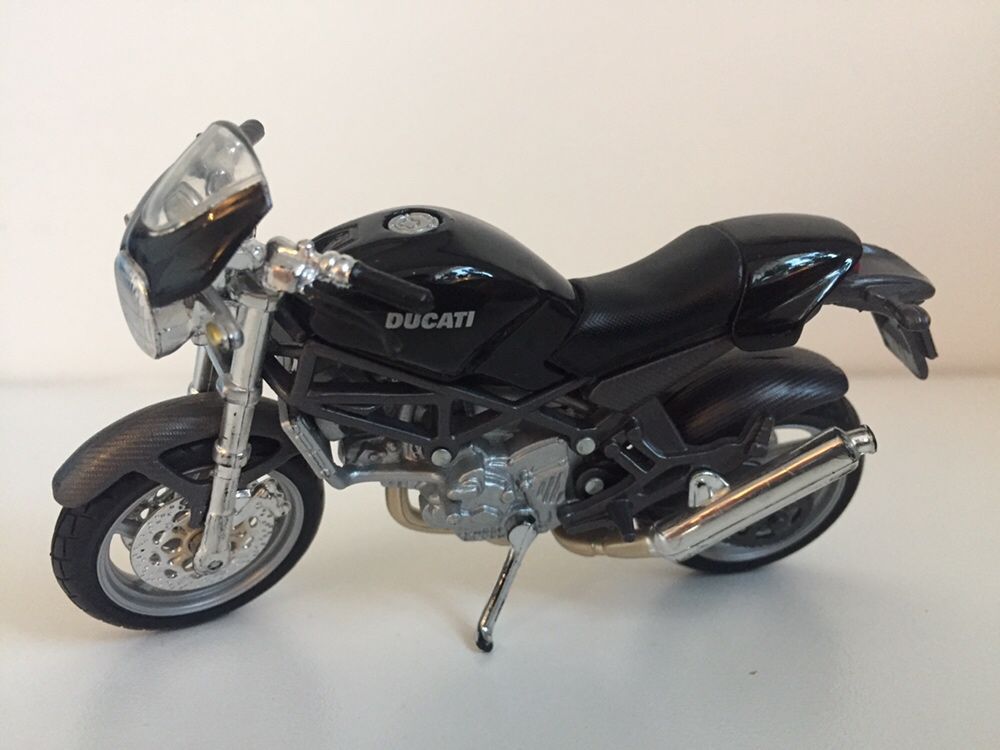 Model Ducati Monster Maisto