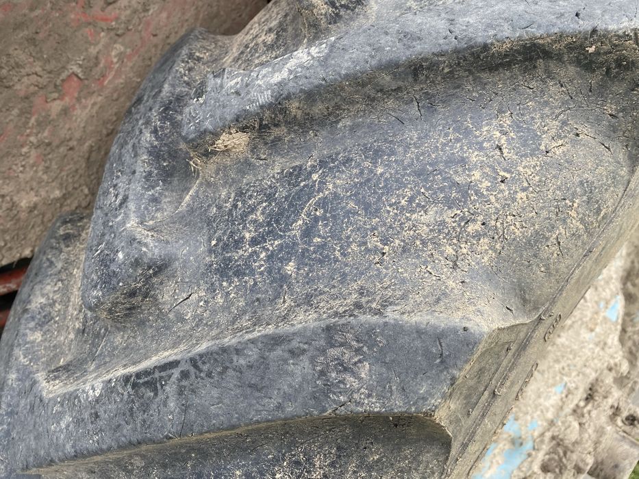 Трактор юмз в робочому стані