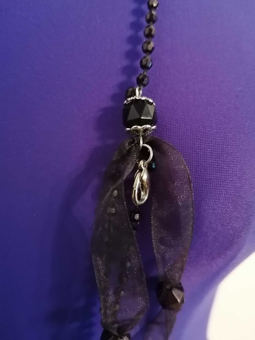 Czarne korale z tiulem