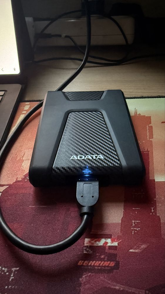 Зовнішній жорсткий диск на 2tb ADATA HD650