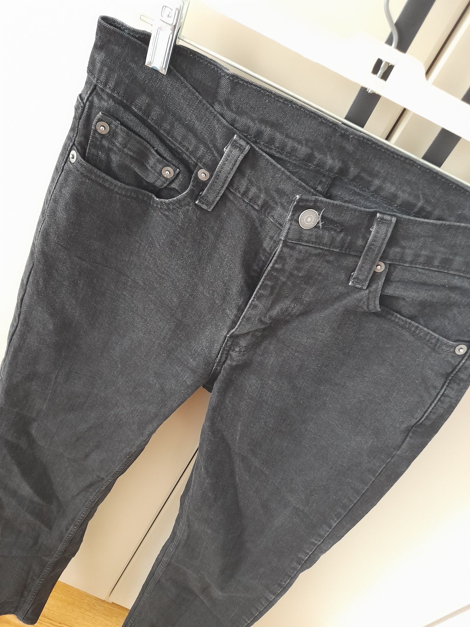 Jeansy Levis W29 L32 , 170/74A czarne oryginalne jak nowe