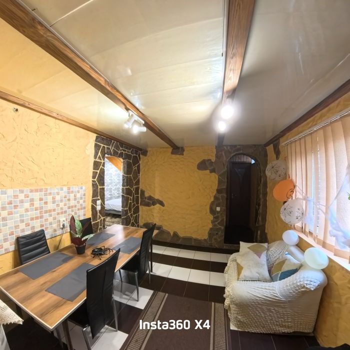 Будинок з басейном сауною/баня та чаном/джакузі