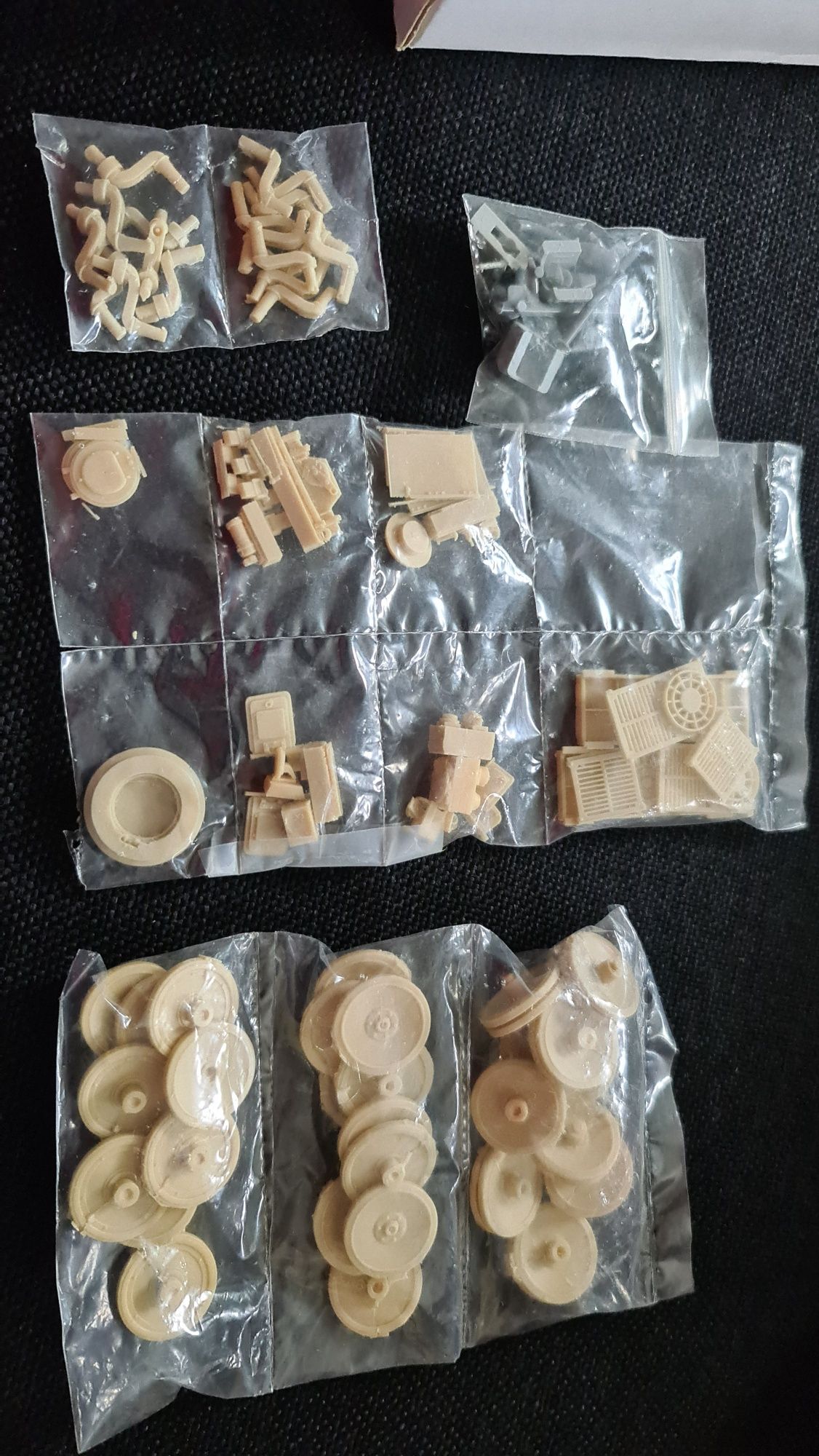 Model czołgu 1/35 German VK 7001 LOWE New Connection Models 1/35
